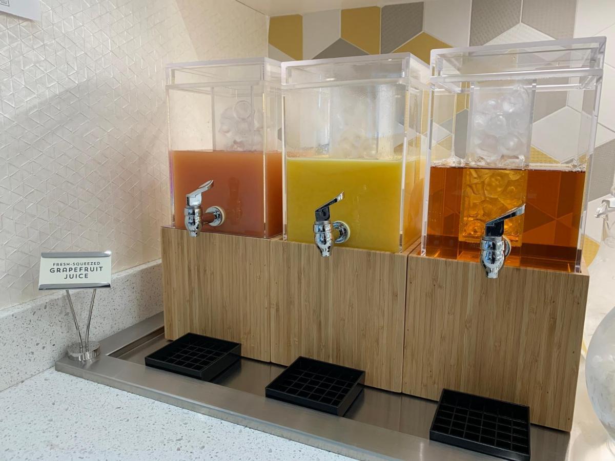 Hyatt Place Bakersfield Bagian luar foto