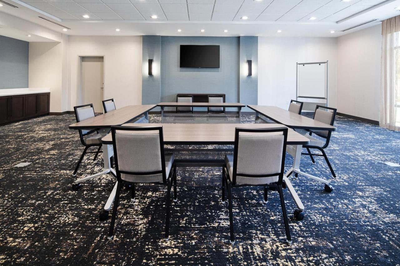 Hyatt Place Bakersfield Bagian luar foto