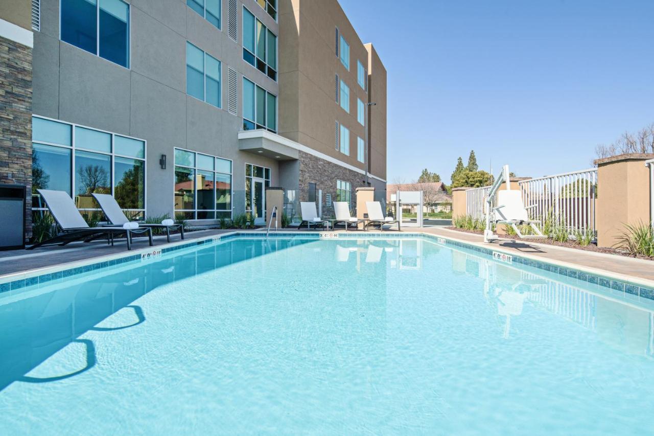 Hyatt Place Bakersfield Bagian luar foto