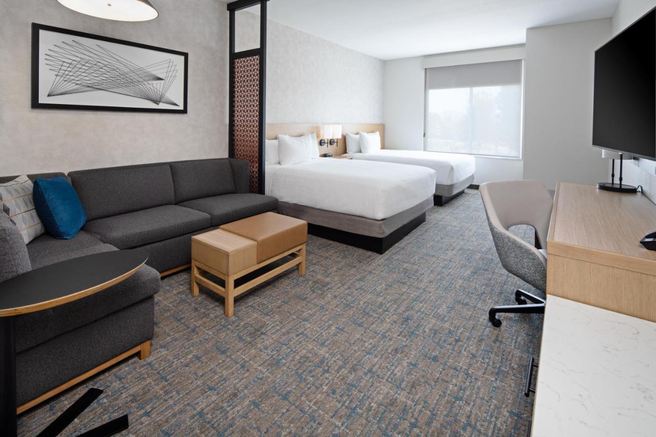 Hyatt Place Bakersfield Bagian luar foto