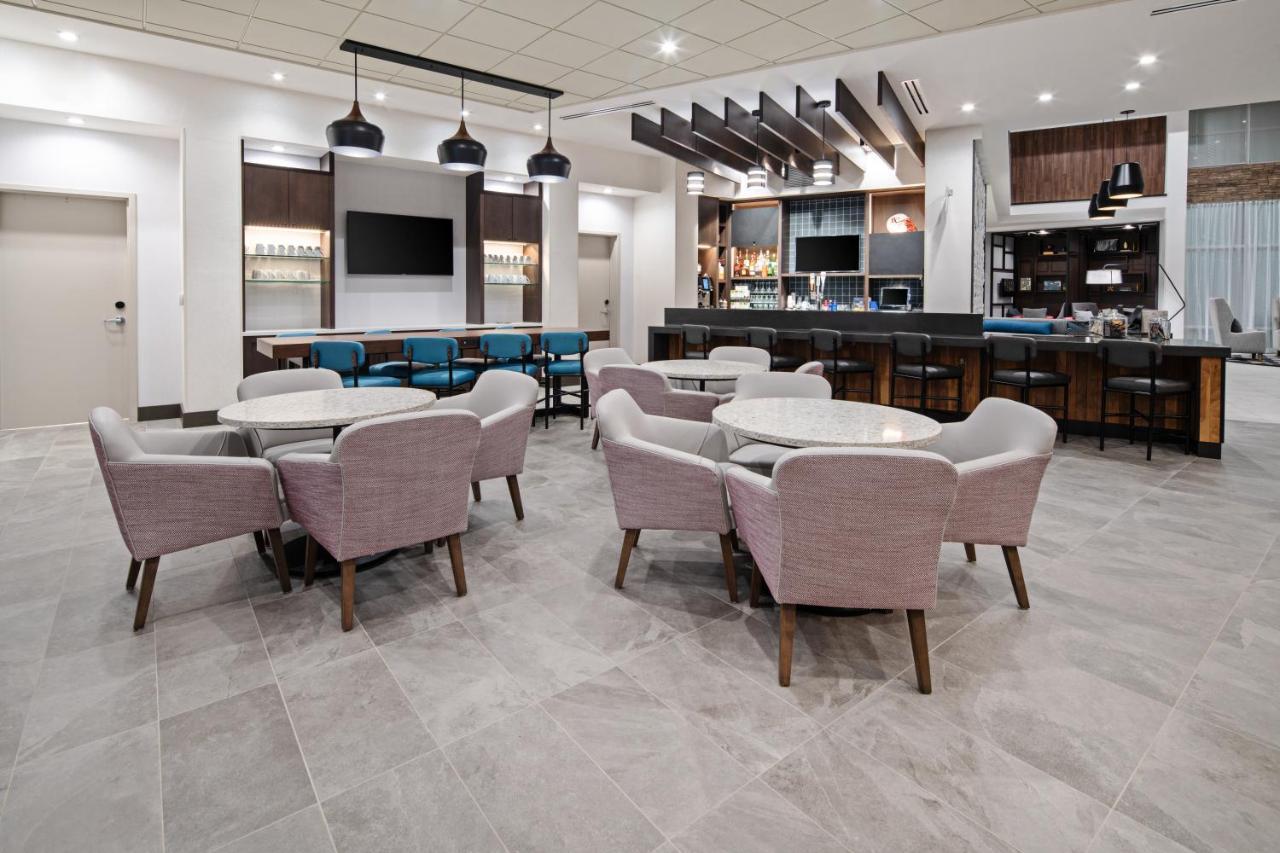 Hyatt Place Bakersfield Bagian luar foto