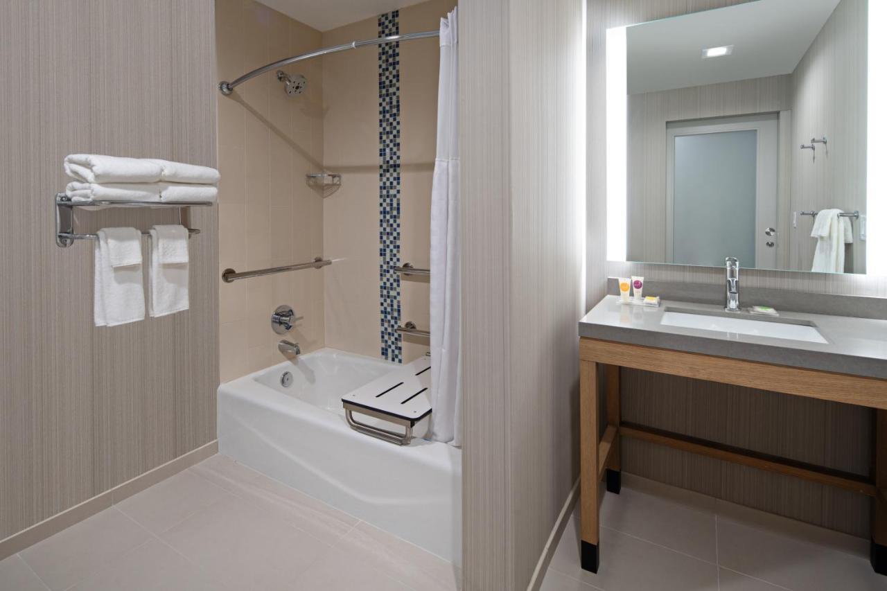 Hyatt Place Bakersfield Bagian luar foto