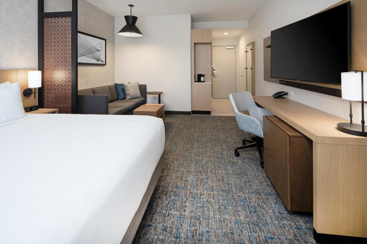 Hyatt Place Bakersfield Bagian luar foto