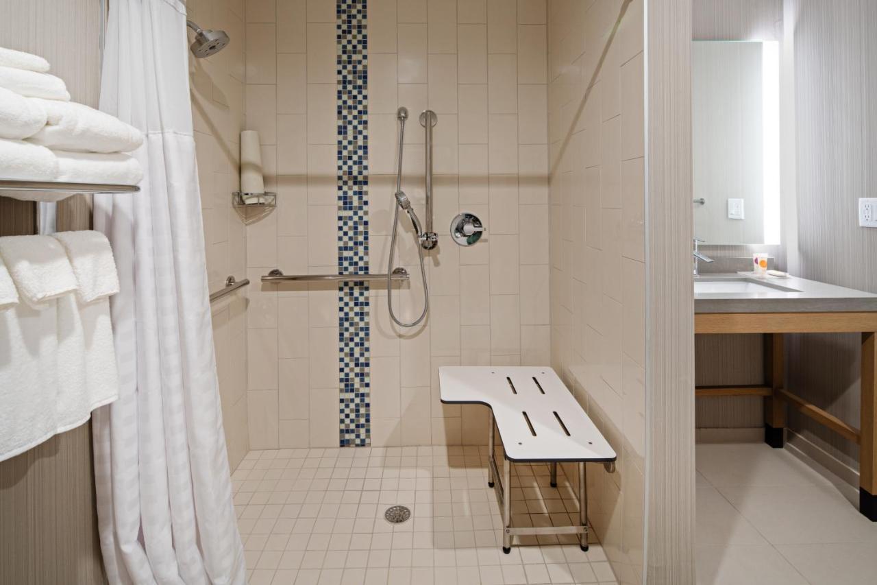 Hyatt Place Bakersfield Bagian luar foto
