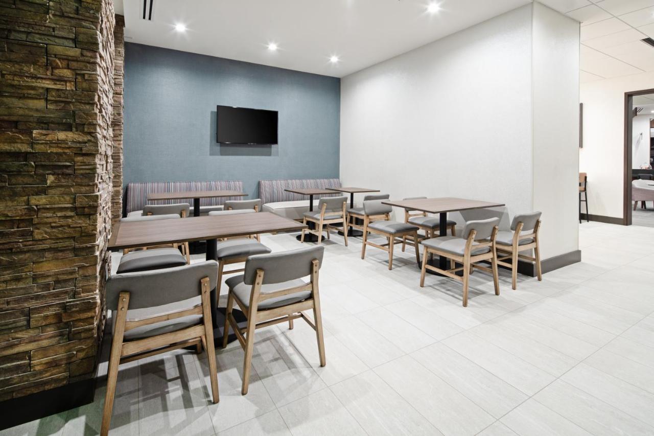 Hyatt Place Bakersfield Bagian luar foto