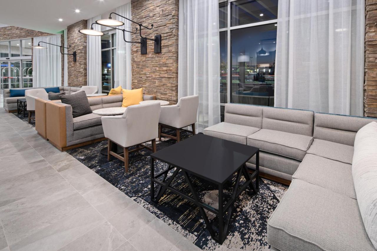 Hyatt Place Bakersfield Bagian luar foto
