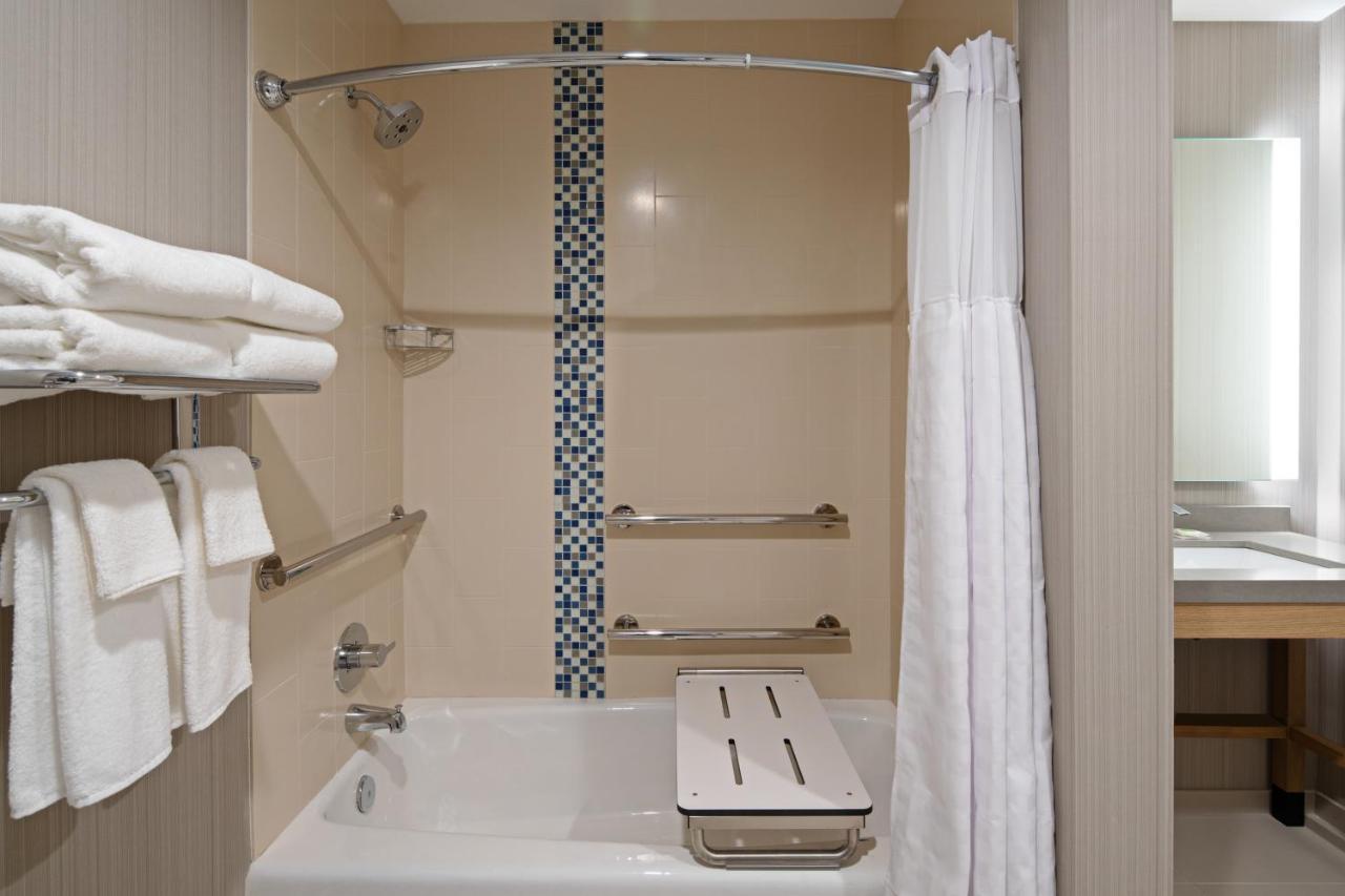 Hyatt Place Bakersfield Bagian luar foto